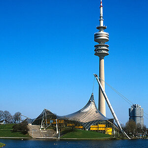 Olympiaturm
Mamiya 645 ProTL
Sekor C 80/1.9 N
Fuji Velvia 50