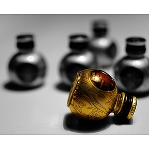 "Mamaa, 's Mozart hat so Kugeln ..." ;)
(Nikkor AF-S 35mm/1.8 ; 1/30s ; f/1.8)