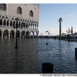 Venedig4 9 1321
im November 2014 die nächste Fotoreise nach Venedig
Infos: www.schultes-photo.de