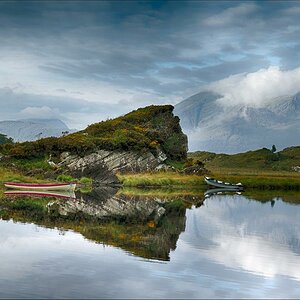 Der Killarney National Park

Am Fuße der McGillycuddy Reeks, der höchsten Bergkette in Irland, schmiegen sich die weltberühmten Seen von Killarney. Ho