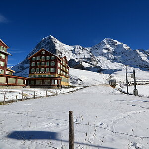 Hotels vor Eiger und Mönch