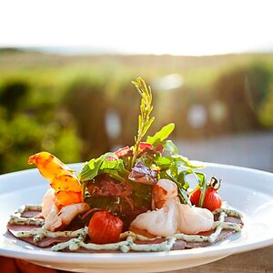 Carpaccio mit Salaten der Saison