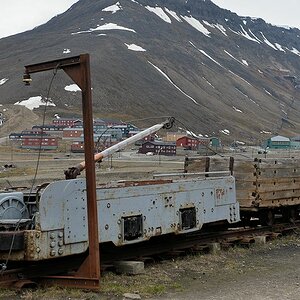 Grubenlok in Longyearbyen
Wenn meine Unterlagen richtig sind, wurde die Lok 1957 von SSW gebaut.
5462