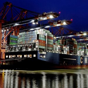 Eurogate und Burchardkai abends,CMA CGM Jules Verne,Nevada 033 DxO