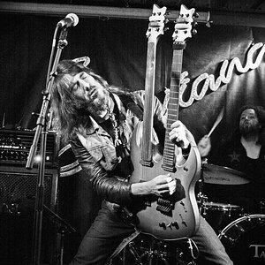 Ron "Bumblefoot" Thal (u.a. Gitarrist bei Guns N Roses), 2013 bei einem "Wohnzimmerkonzert", Bluesiana, Velden, AT