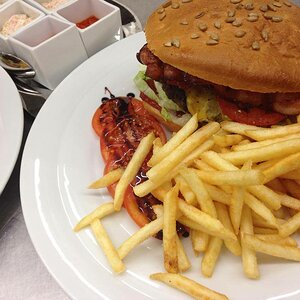 unser traditioneller "Kurhaus-Burger"