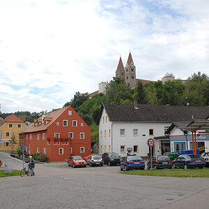 Kloster Reichenbach am Regen

Kloster mit Klosterkirche: Das Kloster Reichenbach ist eine Gründung durch den Markgrafen Diepold III. von Cham-Vohburg 