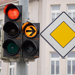 Ampel gelber Pfeil