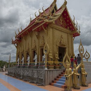 Tempel mit Wolken