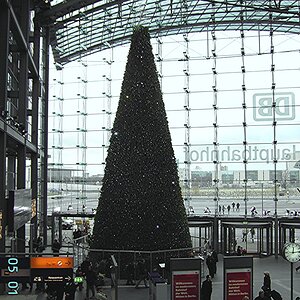 Berliner Weihnachtsbaum im Hauptbahnhof Berlin