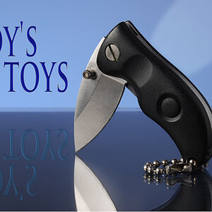 Toys for Boys
Mein erstes Foto mit einem TTL- und zwei manuell regelbaren Aufsteckblitzen. TTL-Blitzer per Kabel an einer DIY-A4-großen Softbox von re