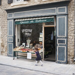 Menerbes3