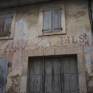 Menerbes1