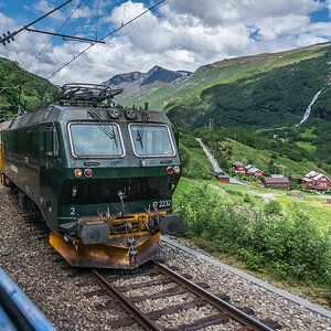 D712484