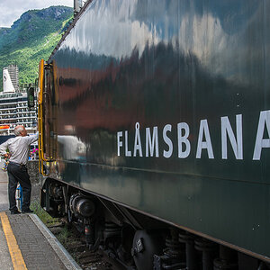 D712582