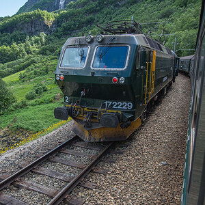 D712494