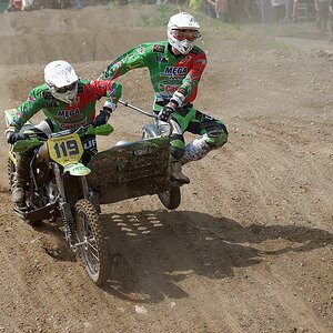 Cross016