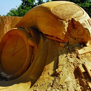 FT0004 Einen Augenblick nicht aufgepaßt oder Vergängliches aus Sand gebaut.