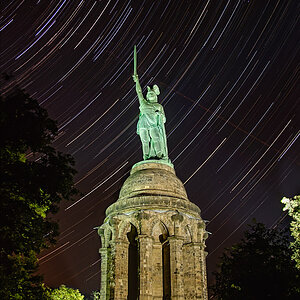 Startrails über dem Hermannsdenkmal
