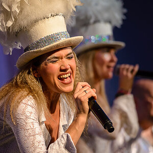Anke Engelke und Susanne Engelke als die "Famous Soul Sisters" beim Fred Kellner Konzert in Koblenz, Festung Ehrenbreitstein am 01.03.2014