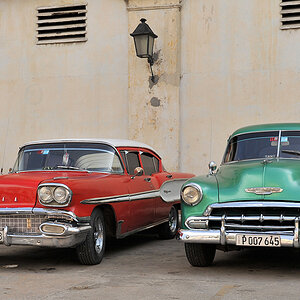 links: Pontiac Pathfinder 1958
rechts: Chevrolet Deluxe Styleliner 1952
3047