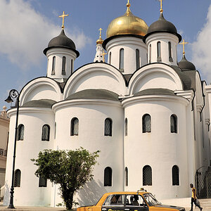Lada 1200-Taxi vor Orthodoxer Kirche
3067 h