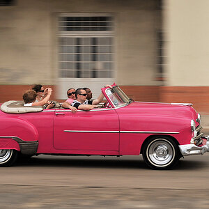 Pink Chevrolet
Chevrolet Deluxe Styleline Convertible (um 1950)
3914