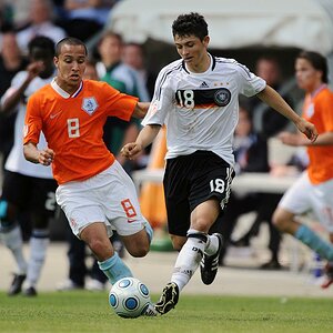 U17 Fußball EM Endspiel 2009
Deutschland-Niederlande
Matthias Zimmermann im Duell mit Rashid Osama