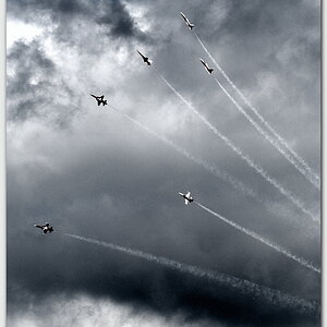 Flugvorführung der Patrouille Suisse
am 10.05.2009 über Hamburg