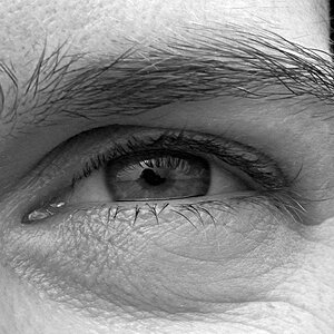 Auge von Annett (Nikon AF 50/1.8 mit Distanzringen)