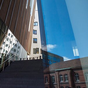 D71 1212 Spiegelungen Speicherstadt
