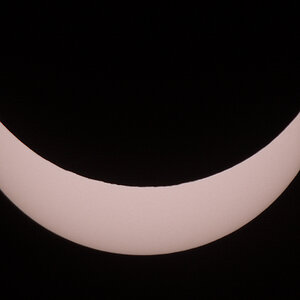 Ein Smiley am Himmel
D7100+500/4+TC20+Sigma TC14 (1400mm, 35mm äquivalent: 2100 mm)
1/1000s, -3,5, F/9,5, ISO 500
beschnitten auf 4694x2643