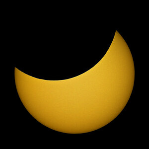 Bild 9, 11° 12´ 38"; ISO 100, 1/1250",

Nikon D610 am Celestron C8 Ultima PEC, Baader "AstroSolar" - Sonnenfilterfolie, SVA mit Kabelfernauslöser;