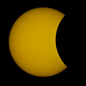Bild 4, 10° 01´ 51"; ISO 100, 1/1250",

Nikon D610 am Celestron C8 Ultima PEC, Baader "AstroSolar" - Sonnenfilterfolie, SVA mit Kabelfernauslöser;