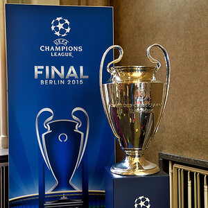 Champions League Pokal, 1