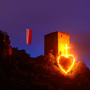 Herz-Jesu-Feuer Ruine Neuhaus