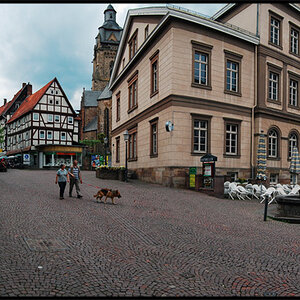Rathausplatz
-------------
Nikon D40 + AF-S NIKKOR 18-55 1:3 5-5.6 G II ED (KIT)