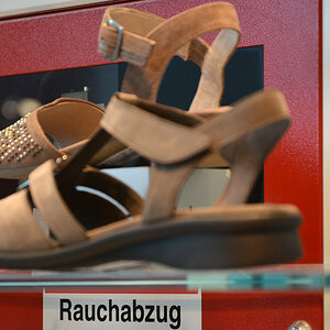 Schuhe mit Rauchabzug 788