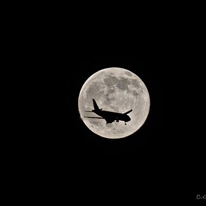 Mond mit Flugzeug vom 2.6.2015