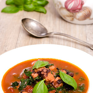 Geschmorrter Krake in Tomatensauce