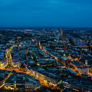 Blick über Zeil mit Paulskirche