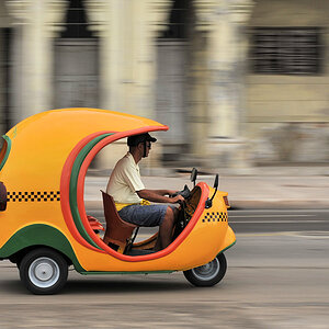 Coco-Eiertaxi am Malecón in Havanna
3933