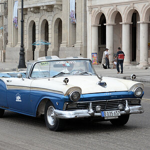 Ford Fairlane 57 am Malecón in Havanna
6375