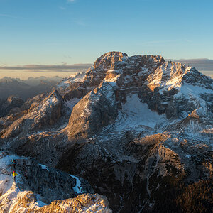 Bergsteiger am Vorgipfel. Hinten die Hohe Gaisl