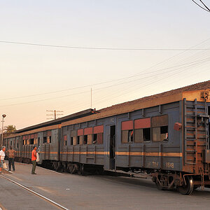 Camagüey 81008
die Personenwagen sind aus Güterwagen entstanden
8730