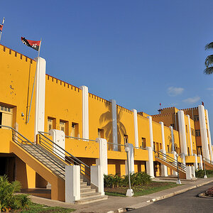 Moncada Kaserne
hier begann Fiedel Castros Revolution
9591