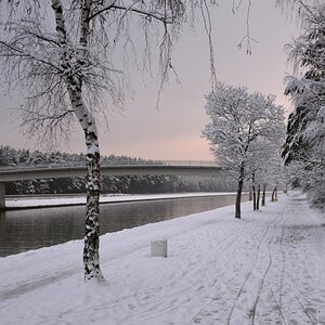schnee am kanal