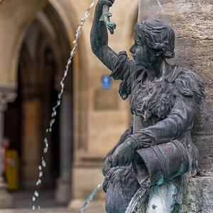 Fischbrunnen farbig