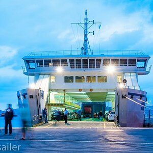 Die Fähre "Jadran" beim Beladen im Hafen von Split/Kroatien.