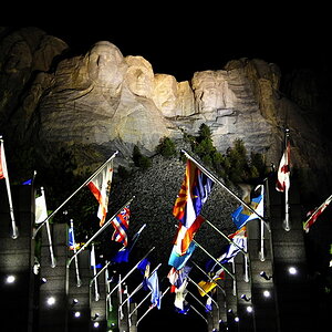 Mount Rushmore bei Nacht